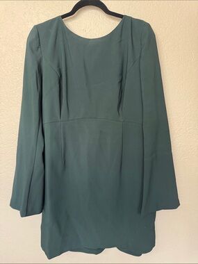 Lulu's Green Long-Sleeve Shift Dress